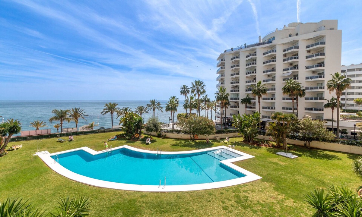 Marbella Seafront Promenade Apartment | Apartment 'Front Line Beach 2 Bedr' with Sea View, Wi-Fi and Air Conditioning