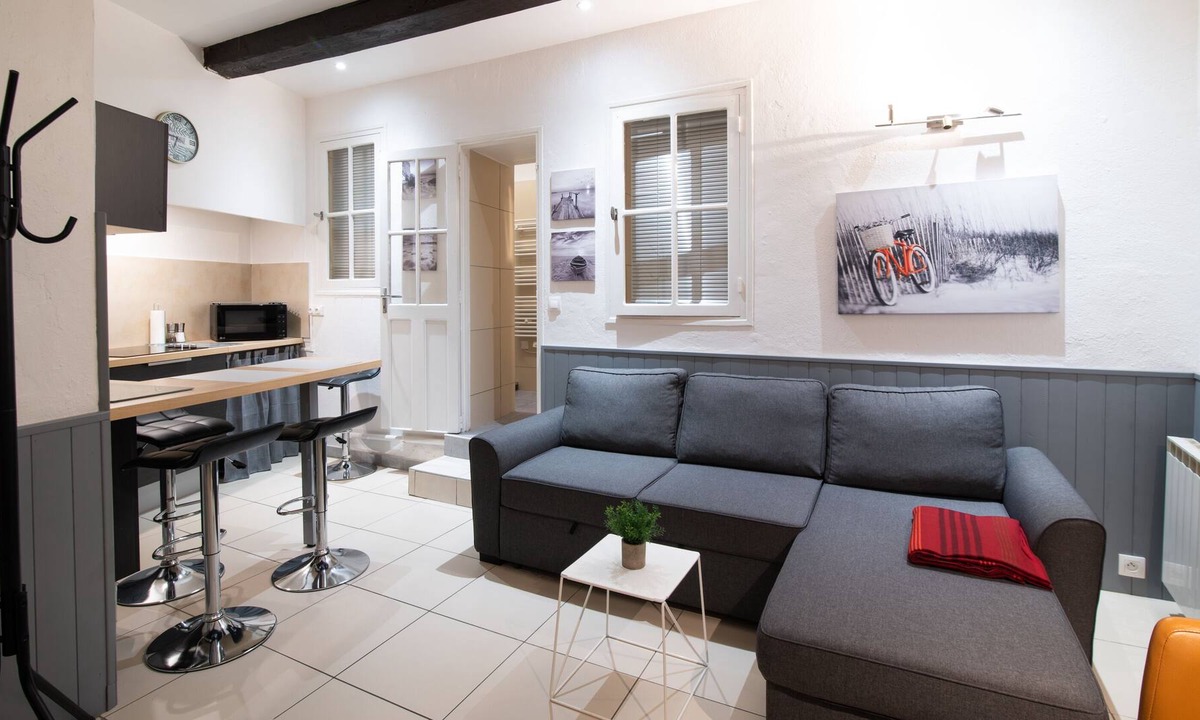 Ceret Apartment | Apartment / functional. CERET Center