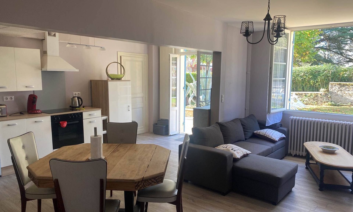Le Fleix Apartment | Apartment Gîte les Fleurs