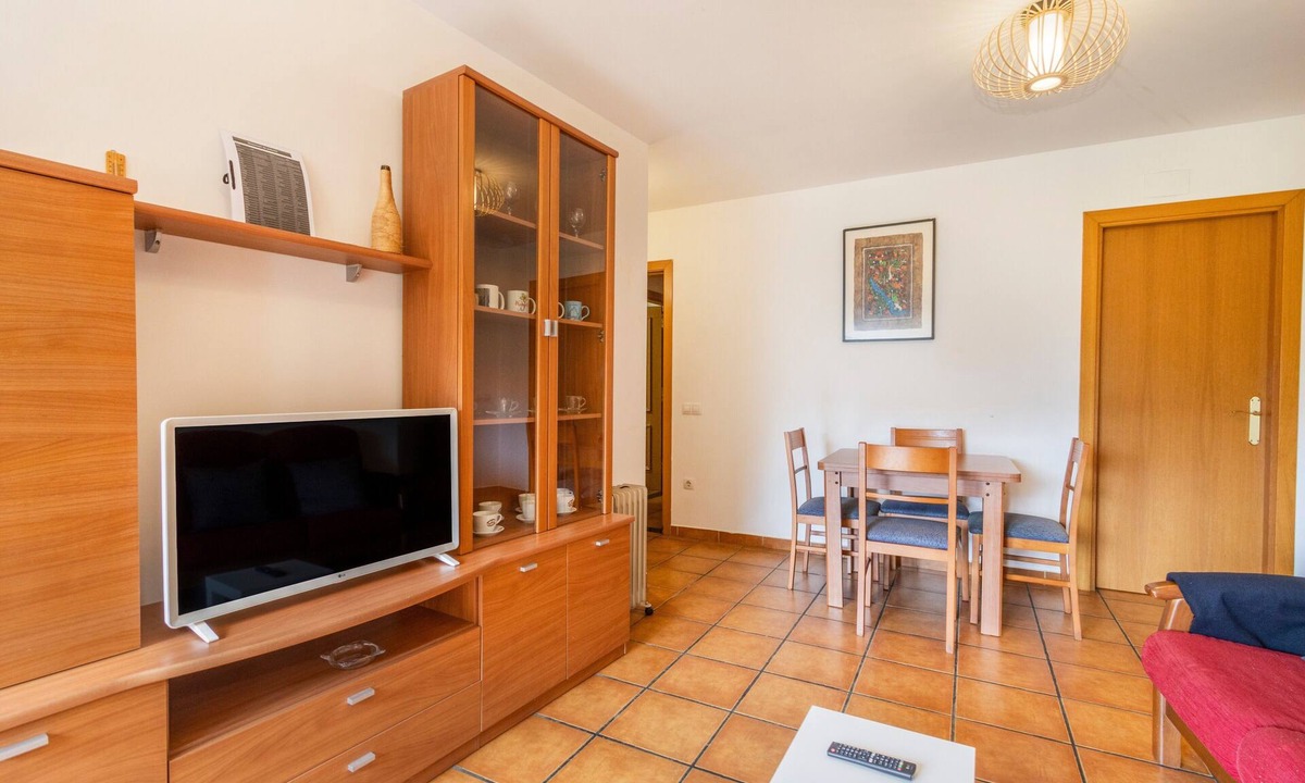 Sort Apartment | Apartment 'Garrota' with Mountain Views, Balcony, and Wi-Fi