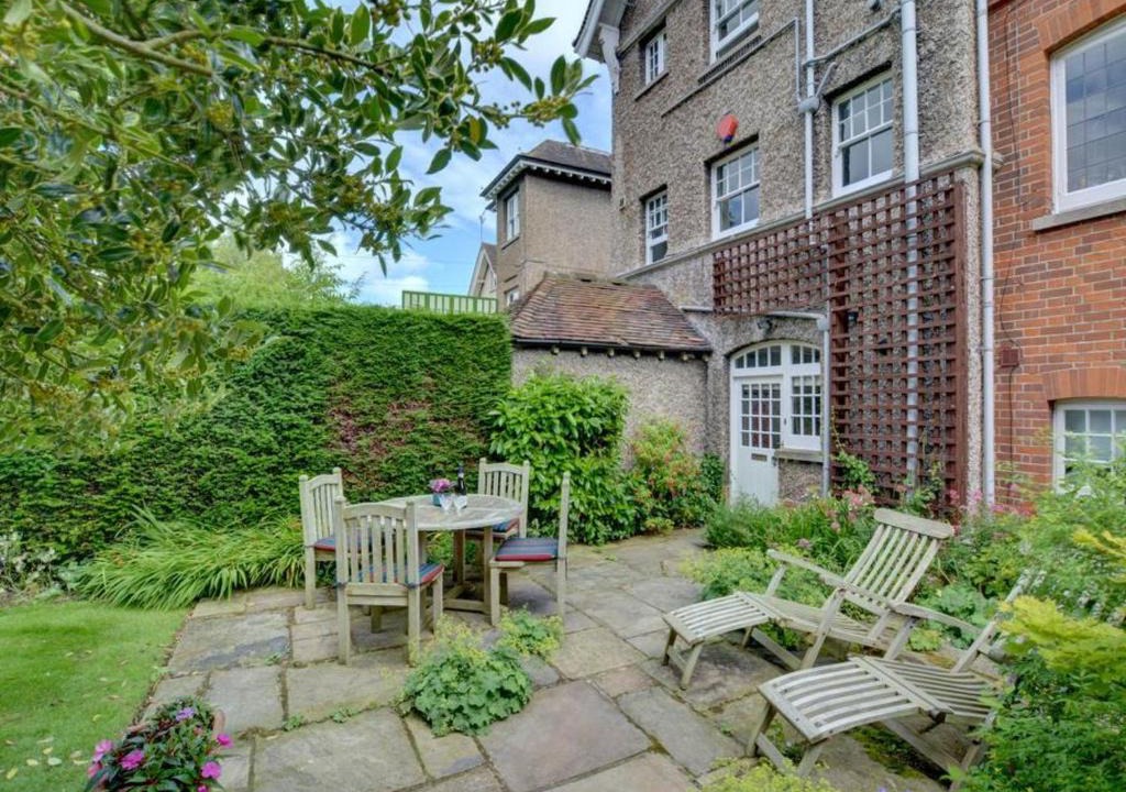 Sandwich Apartment | Apartment Garden