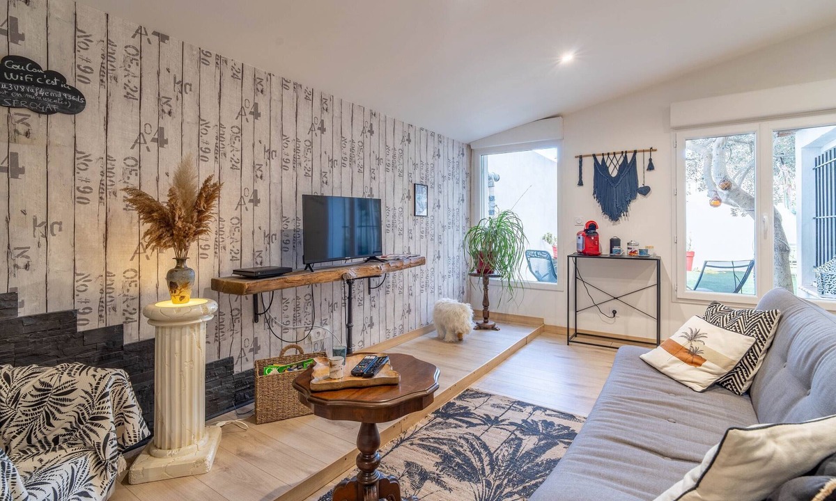 Peyriac-de-Mer Apartment | Apartment 'Gîte La Tchoupetta' with Wi-Fi and Air Conditioning
