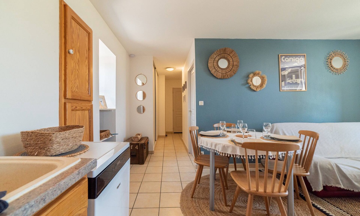 La Sacristie Apartment | Apartment 'Gite Le Canigou 3 Stars' with Mountain View, Private Terrace and Wi-Fi