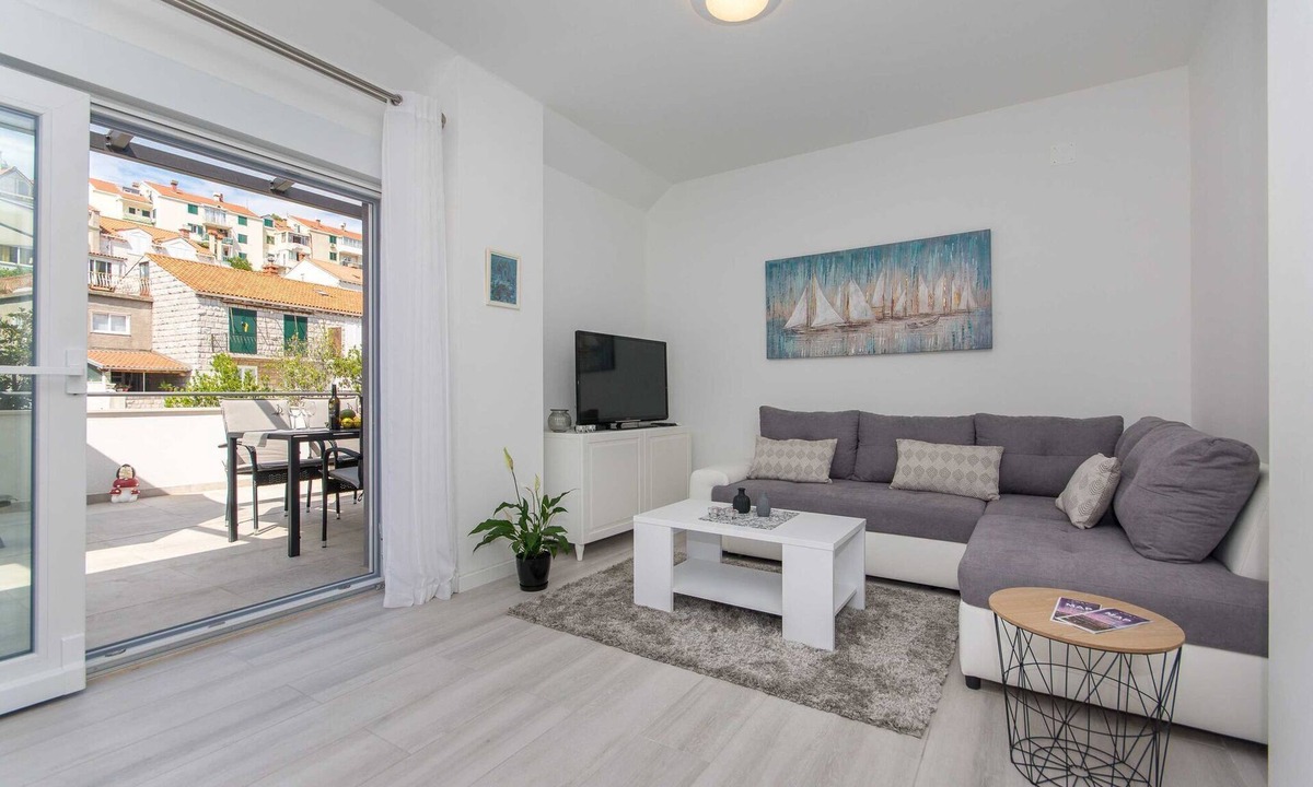 Montovjerna Apartment | Apartment Gloria - One Bedroom Apartment with Terrace