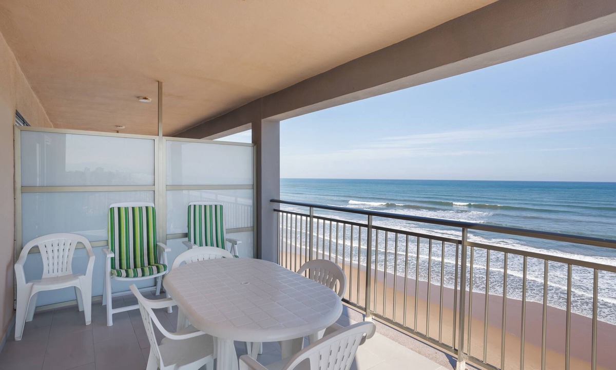 Plaza De La Costera Apartment | Apartment 'Guillem' with Sea View, Shared Terrace and Wi-Fi