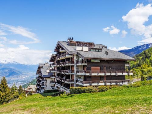 Saint-Pierre-de-Clages Apartment | Apartment Hauts De Nendaz B K5 by Interhome