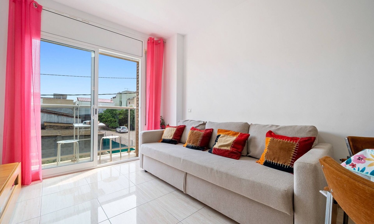 Deltebre Apartment | Apartment 'Home' with Balcony, Wi-Fi and Air Conditioning