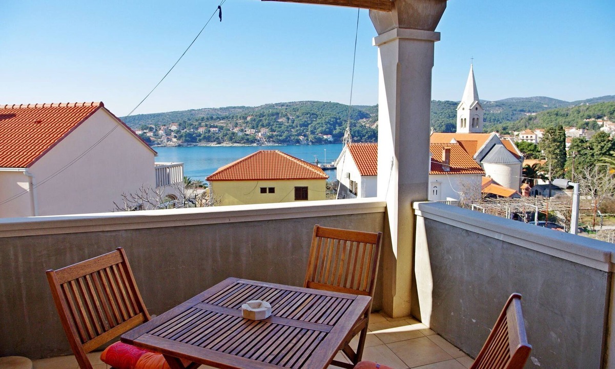 Sumartin Apartment | Apartment Mario (46531-A1) - Sumartin - island Brac