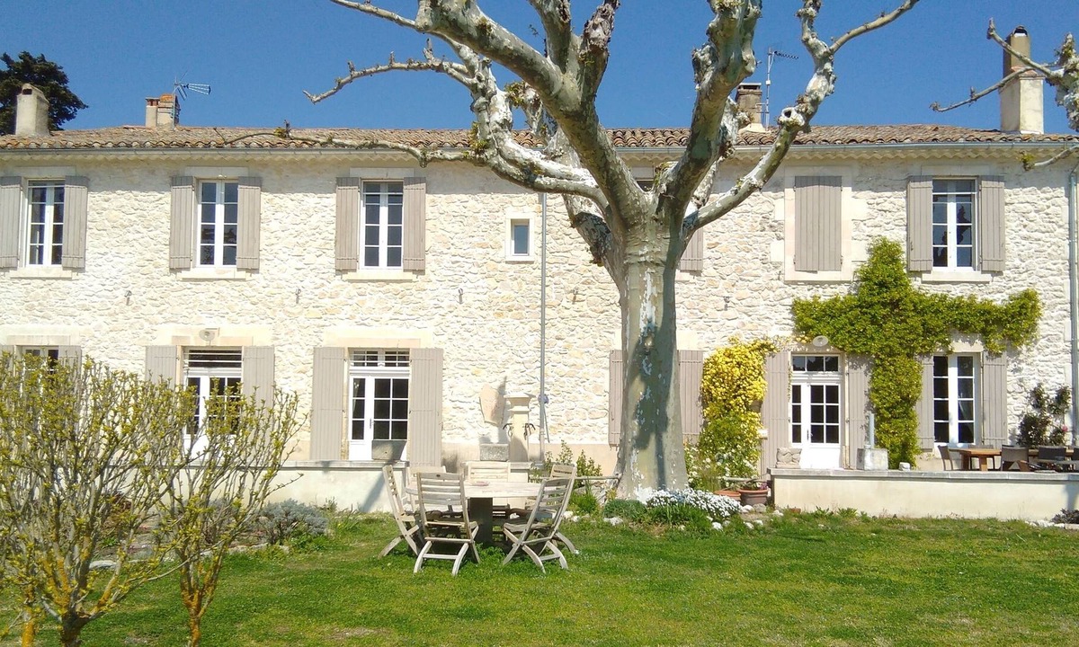 Caumont-sur-Durance Bed & Breakfast | Apartment in the Bastide des Amouriers