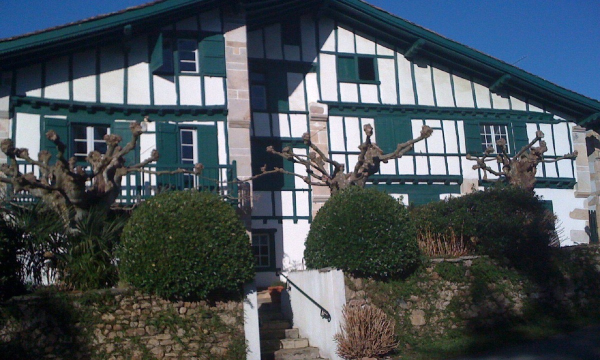 Sare Apartment | Apartment in Basque house