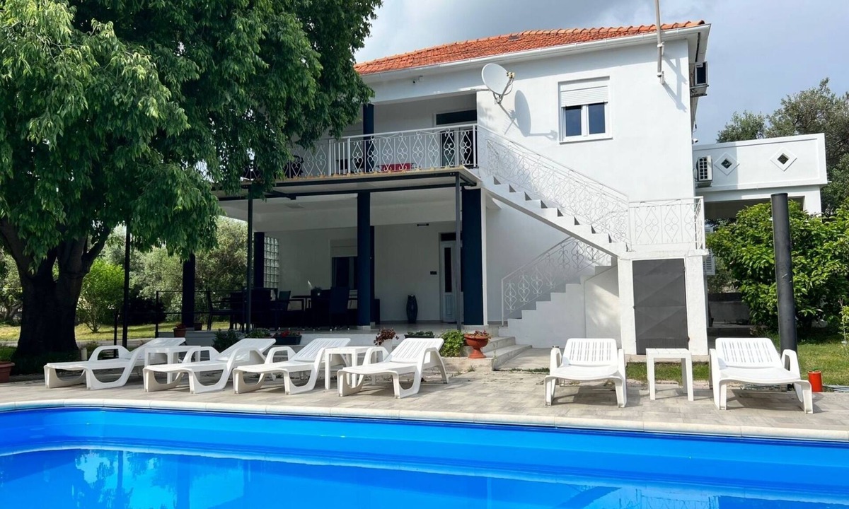 Bibinje Apartment | Apartment in Bibinje with Terrace, Air condition, WIFI, Washing machine (877-2)