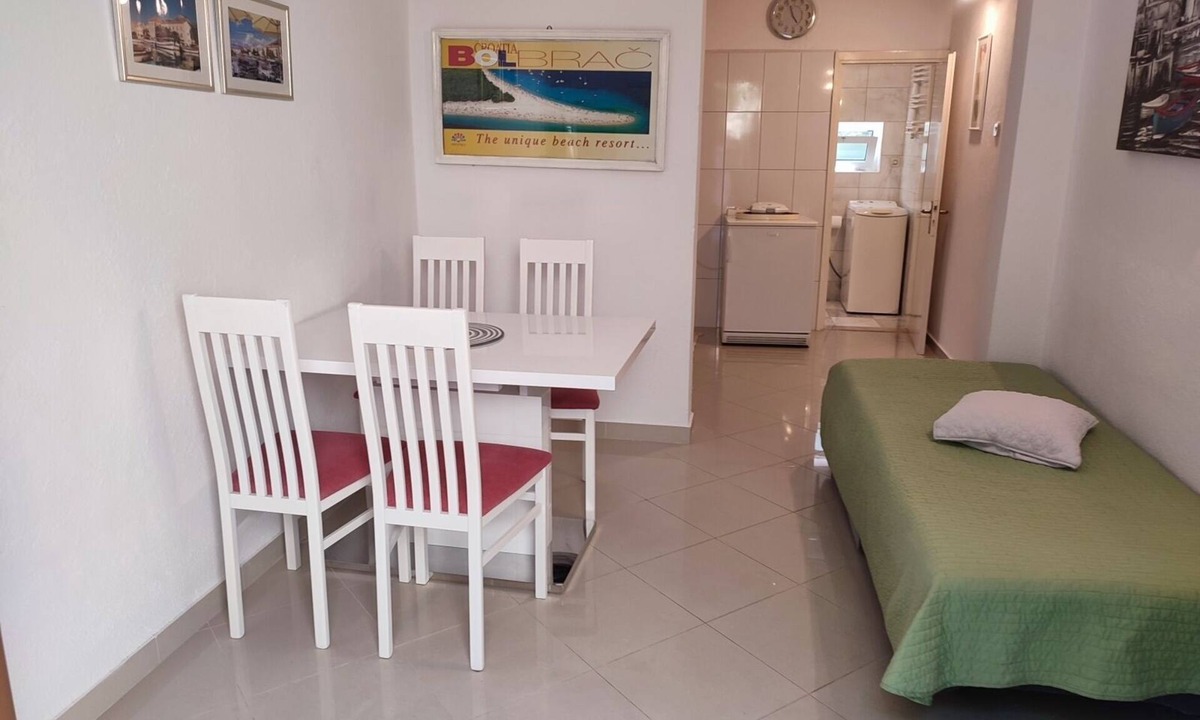 Bol Apartment | Apartment in Bol with Terrace, Air condition, WIFI, Washing machine (3634-4)