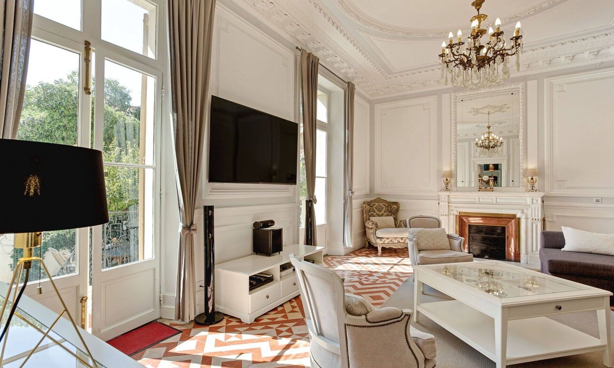 Cannes City Centre Apartment | Apartment in Cannes with 5 bedrooms sleeps 10