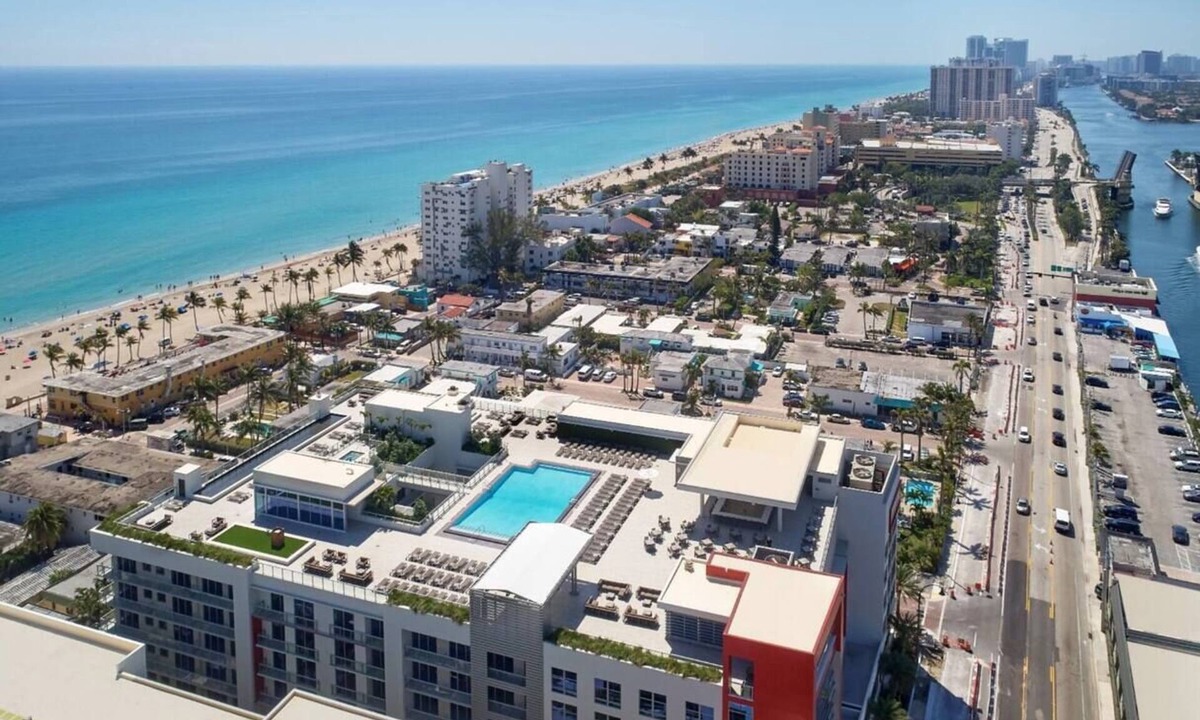 Hollywood Apartment | Apartment in CH. Ocean View, Pool, Parking*