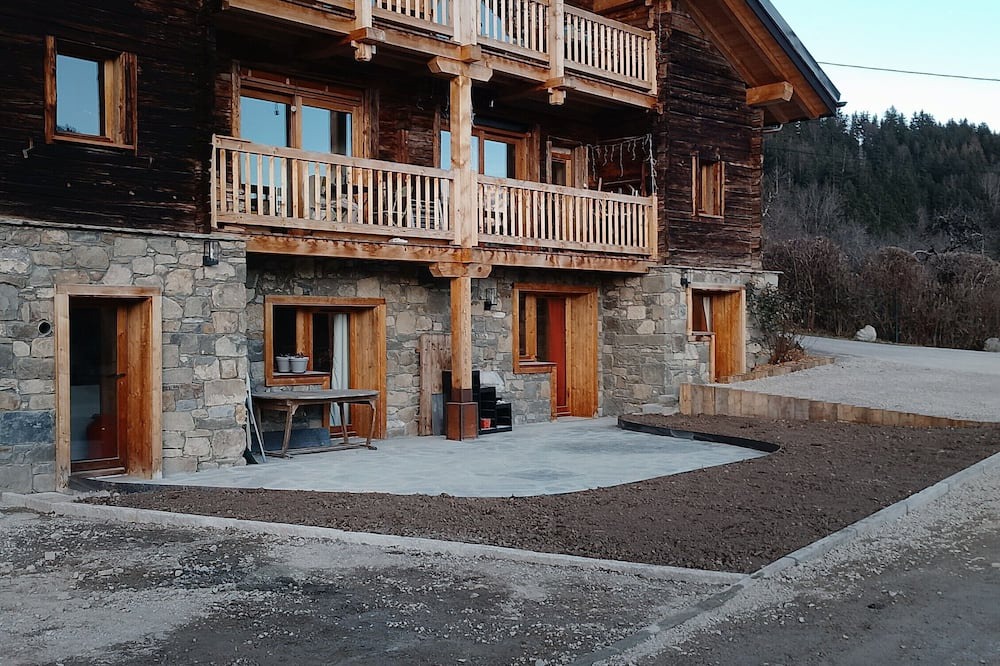 Manigod Apartment | Apartment in Chalet L'Albert with Mountain View, Balcony and Private Terrace