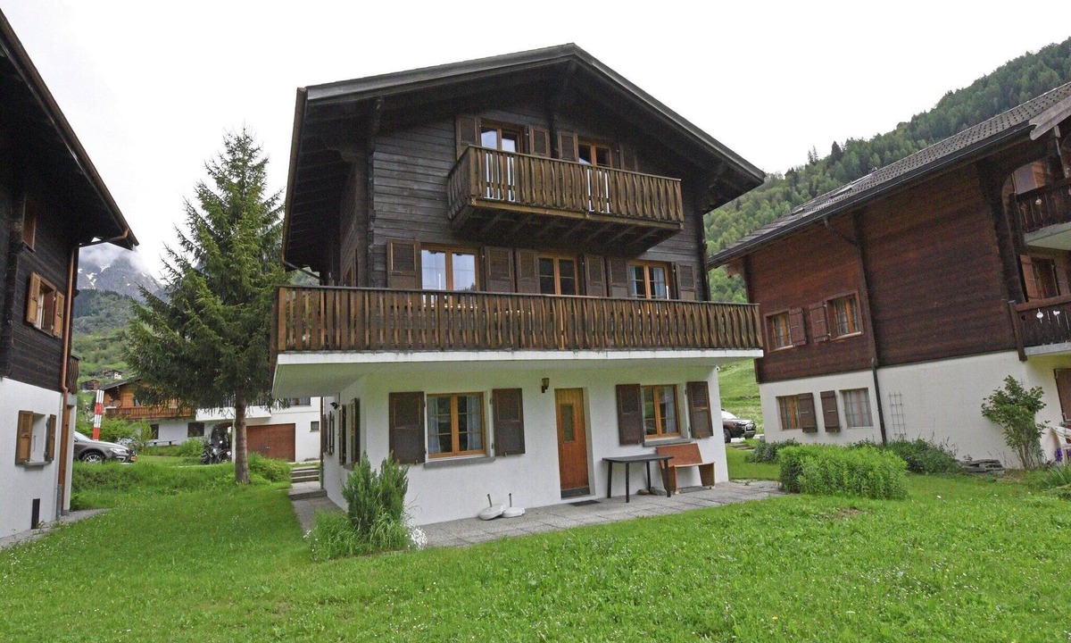 Reckingen Apartment | Apartment in Fieschertal with Swiss Alps Views