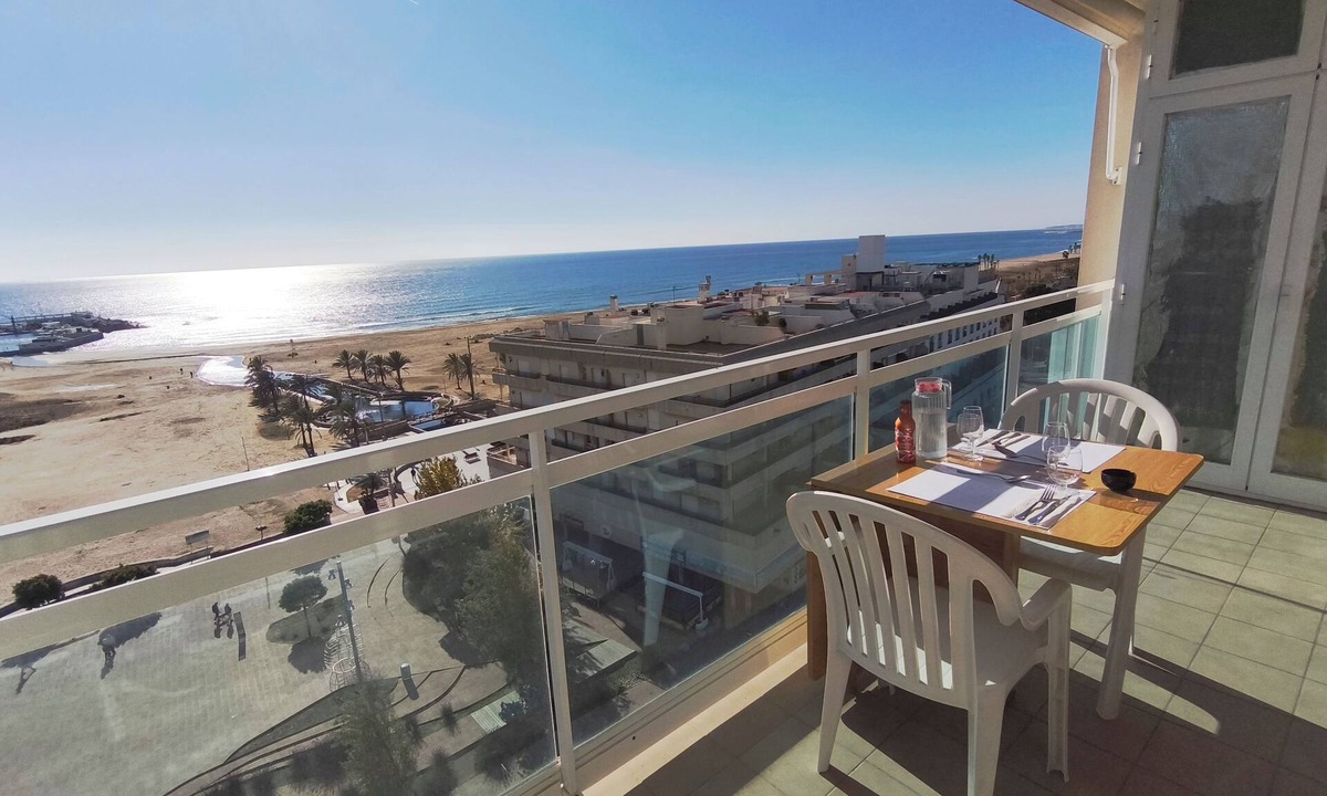 Comarruga Apartment | Apartment in front of the sea, with panoramic view. Center.