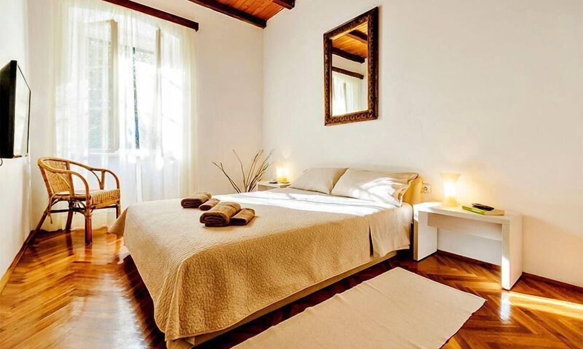 Pile Apartment | Apartment in heart of park Gradac next to OldTown