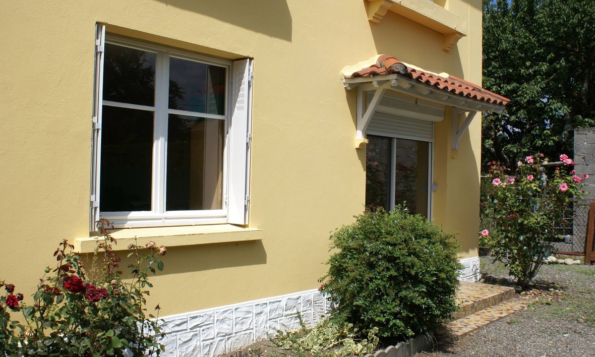 Tarbes Apartment | Apartment in house