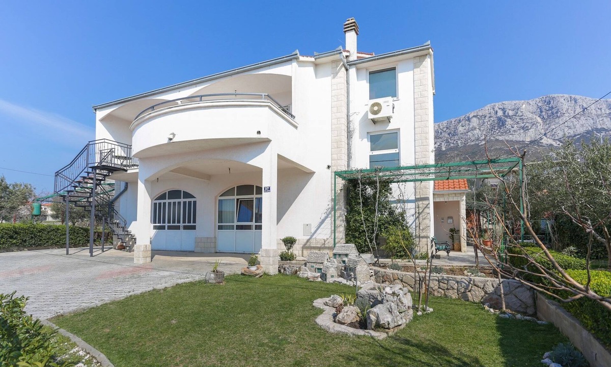 Kastel Gomilica Apartment | Apartment in Kaštel Gomilica near the Sea