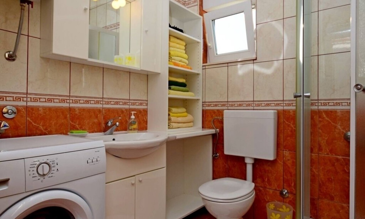 Kastel Sucurac Apartment | Apartment in Kaštel Sućurac with Seaview, Balcony, Air condition, WIFI (570-1)