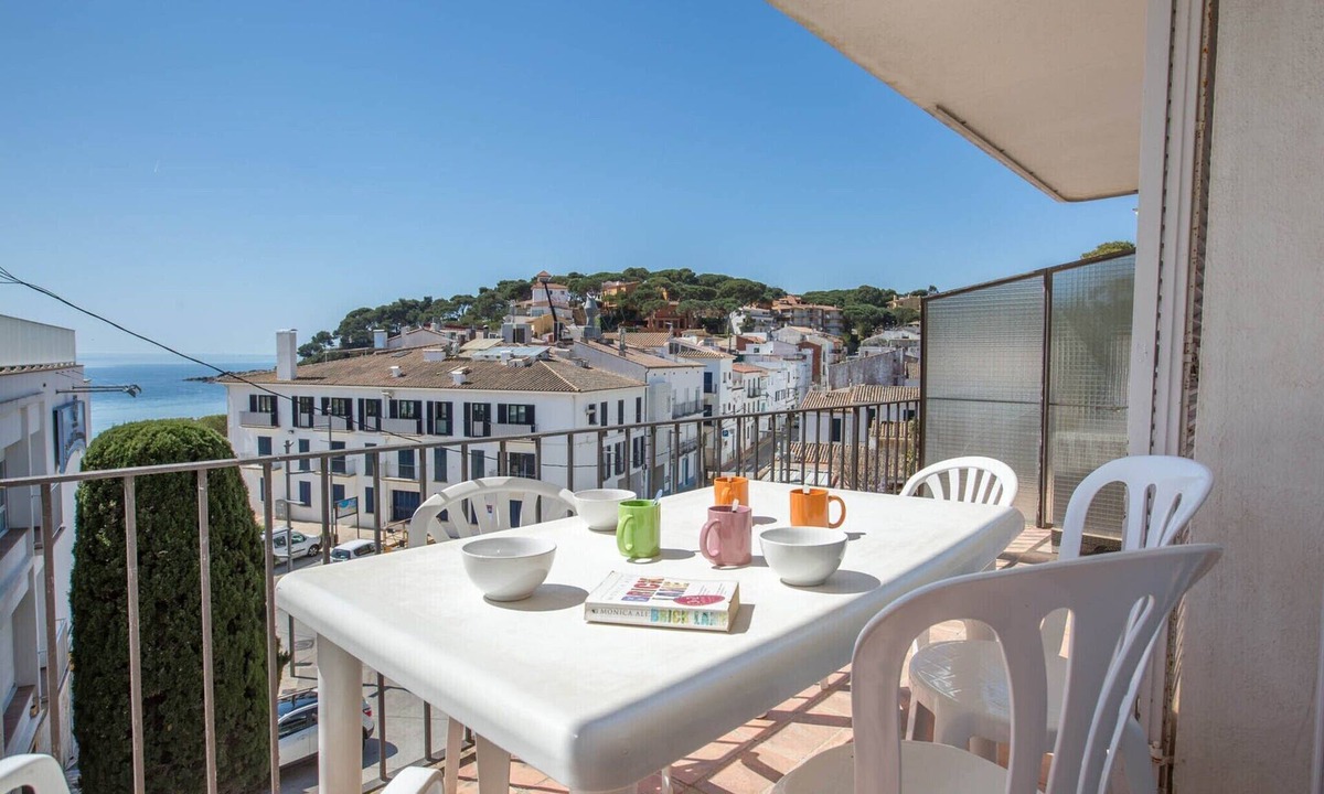 Llafranc Apartment | Apartment in Llafranc by the Sandy Beach