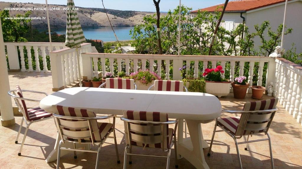 Lopar Apartment | Apartment in Lopar with sea view, terrace, air conditioning, WiFi (4911-1)
