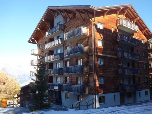 Saint-Pierre-de-Clages Apartment | Apartment in Nendaz near Ski Slopes