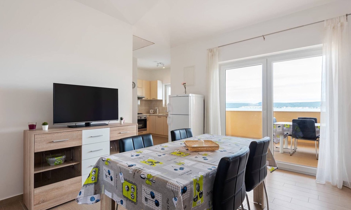 Nevidane Apartment | Apartment in Nevidane by the beach