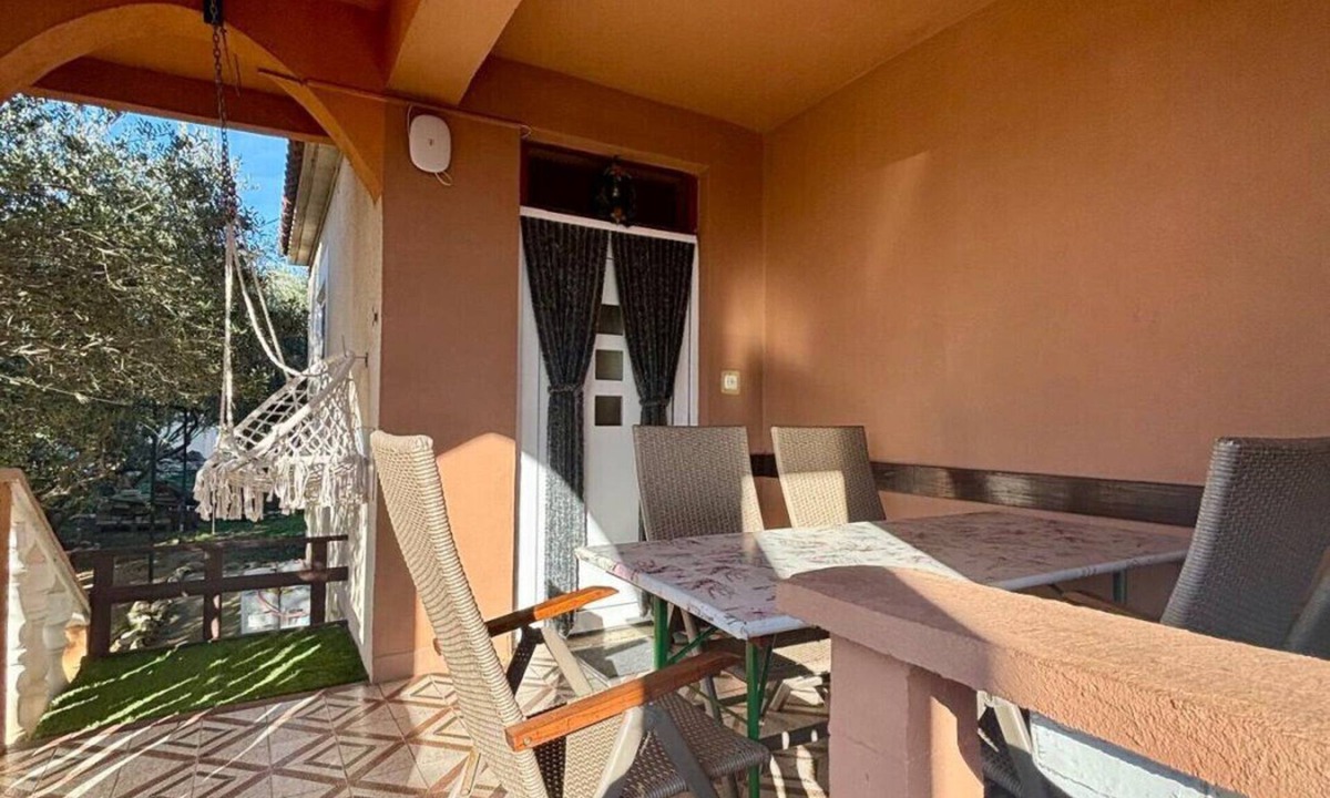 Nin Apartment | Apartment in Nin with Terrace, Air condition, WIFI (3718-1)