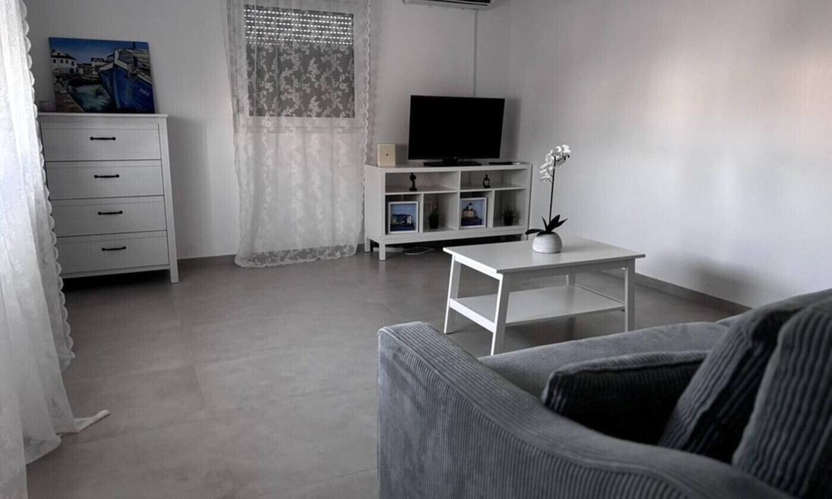 Pirovac Apartment | Apartment in Pirovac with Balcony, Air condition, WIFI (4717-1)