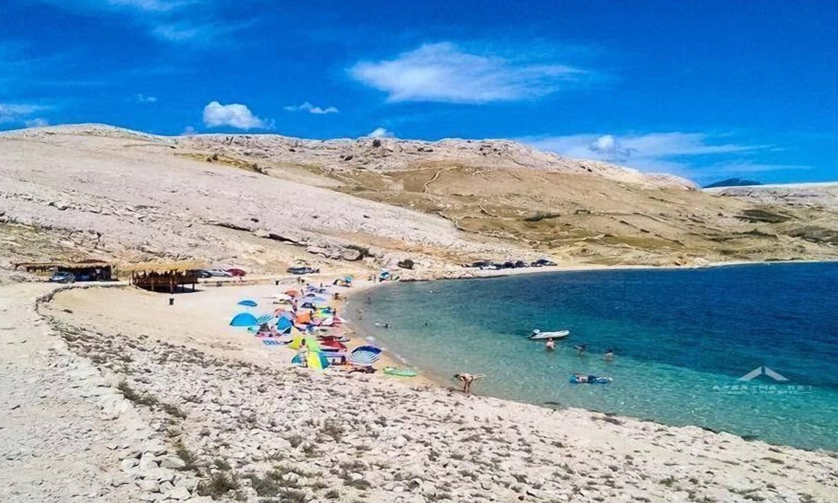 Zubovici Apartment | Apartment in quiet place and next to the beach