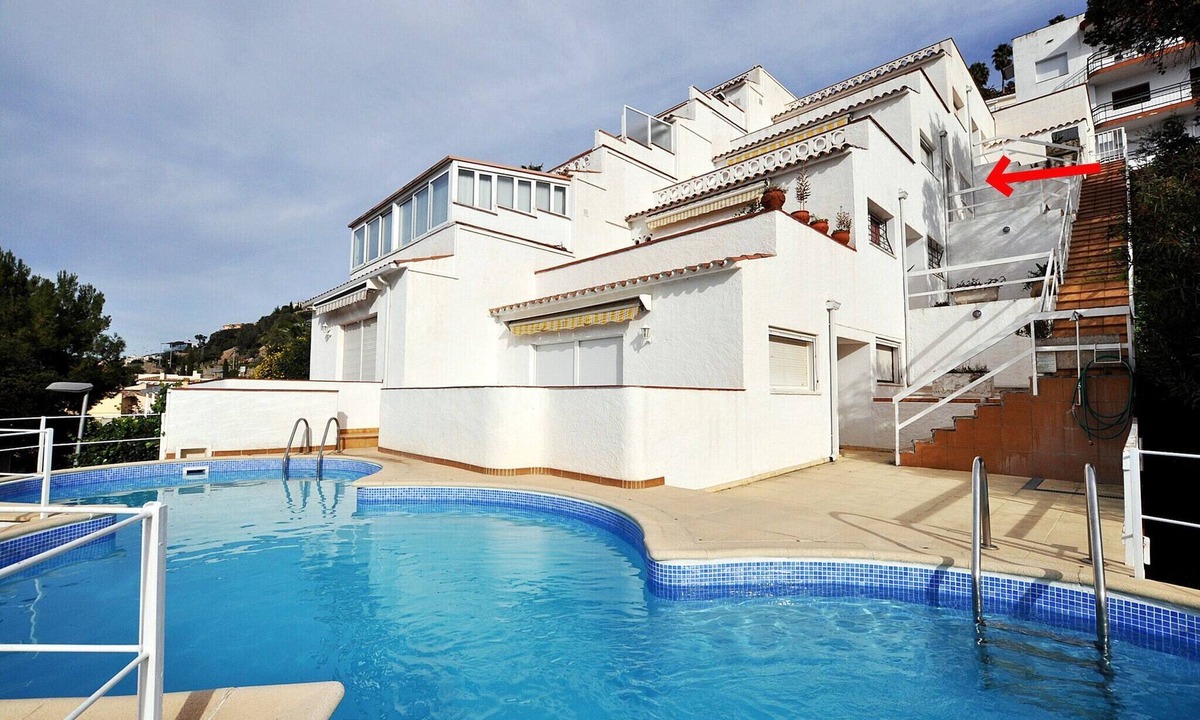 Roses Town Center Apartment | Apartment in Roses with Sea Views & Pool