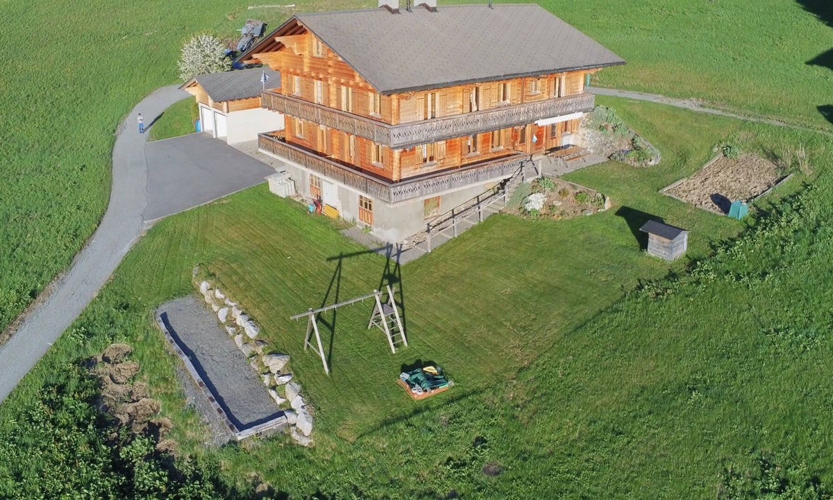 Ormont-Dessous House | Apartment in semi-detached chalet