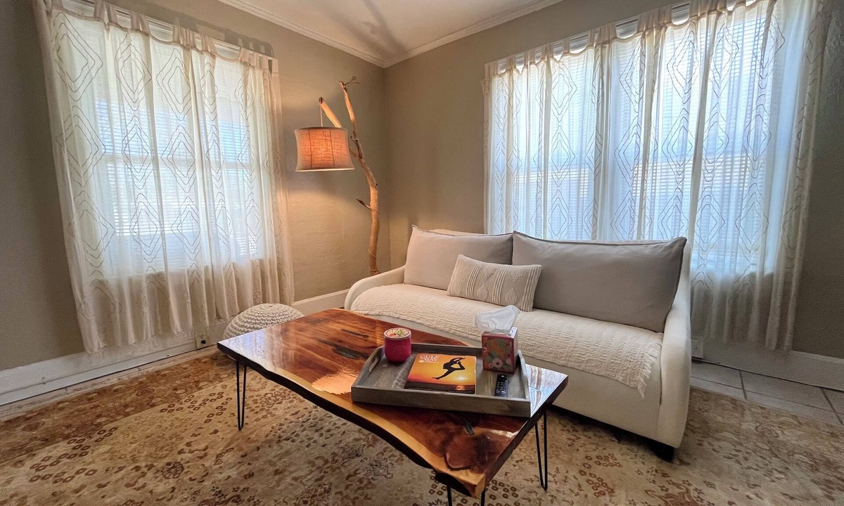 Historic Uptown Apartment | Apartment in St. Petersburg - Minutes from Downtown