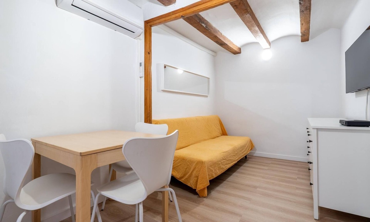 Old Town Apartment | Apartment in TGN historic center only 450m beach
