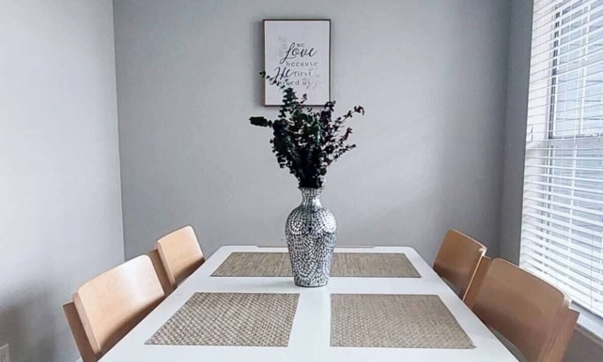 Deco Apartment | Apartment in the suburbs, near the Moll and stores (pet friendly).