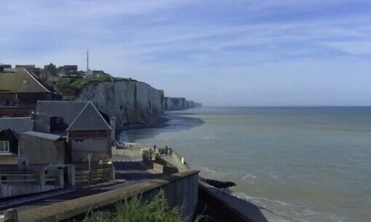 Ault Apartment | Apartment in villa for 6 persons-2*- . Sea view, somme bay.