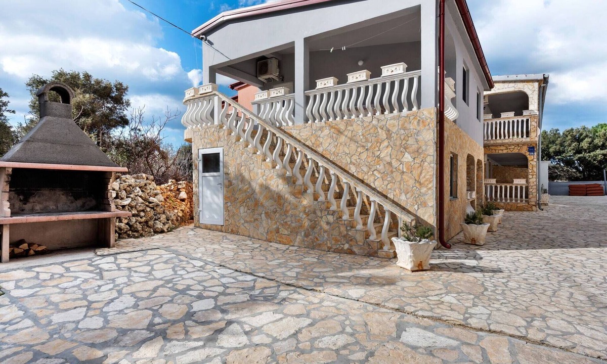 Vir Apartment | Apartment in Vir near Sea Beach