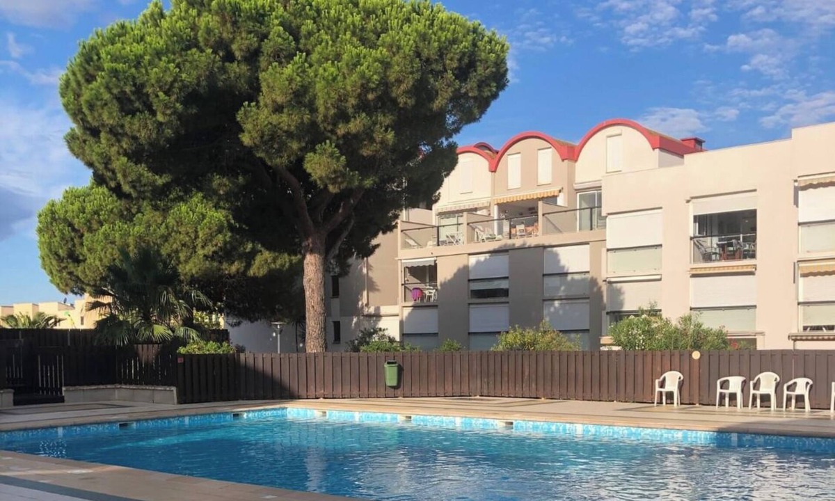 Port Rive Gauche Apartment | Apartment in wooded residence with swimming pool