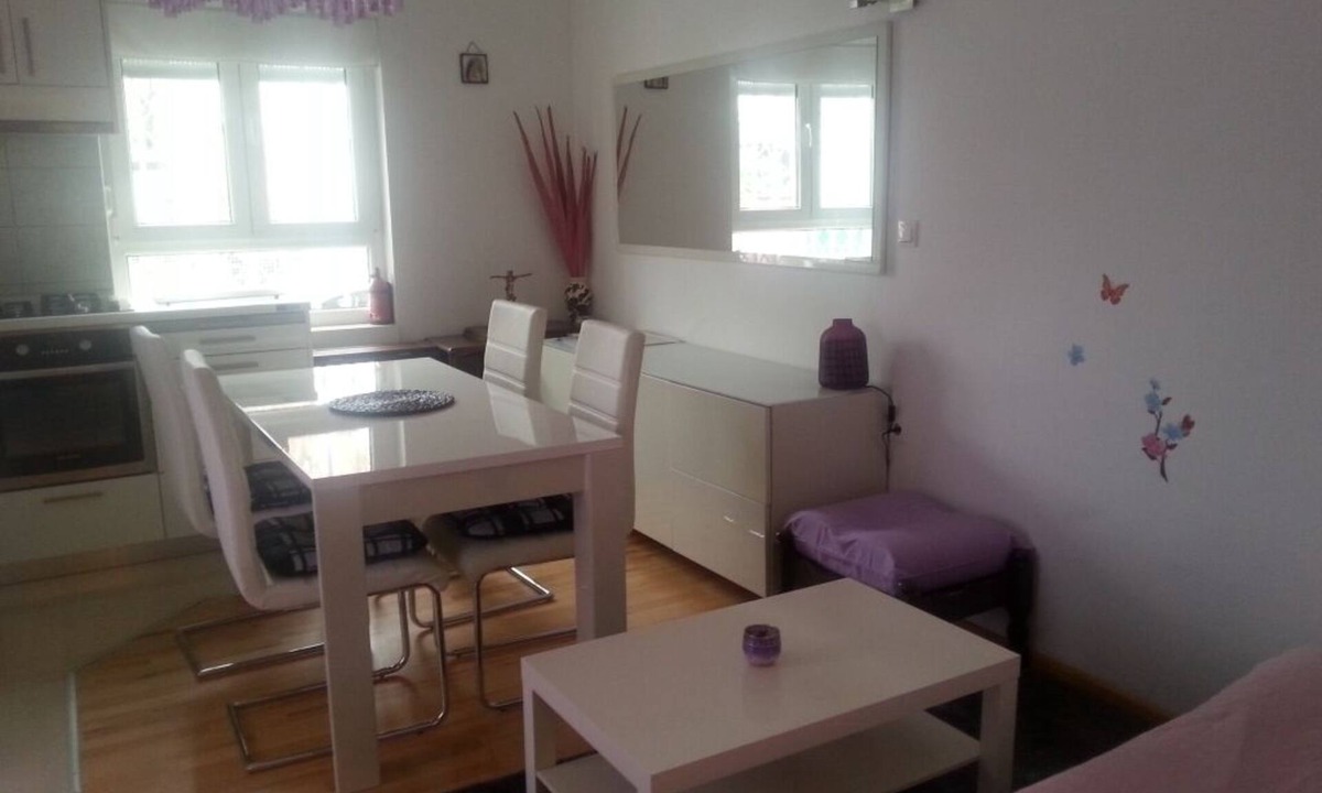 Zagreb Apartment | Apartment in Zagreb with Balcony, WIFI, Washing machine (4292-1)