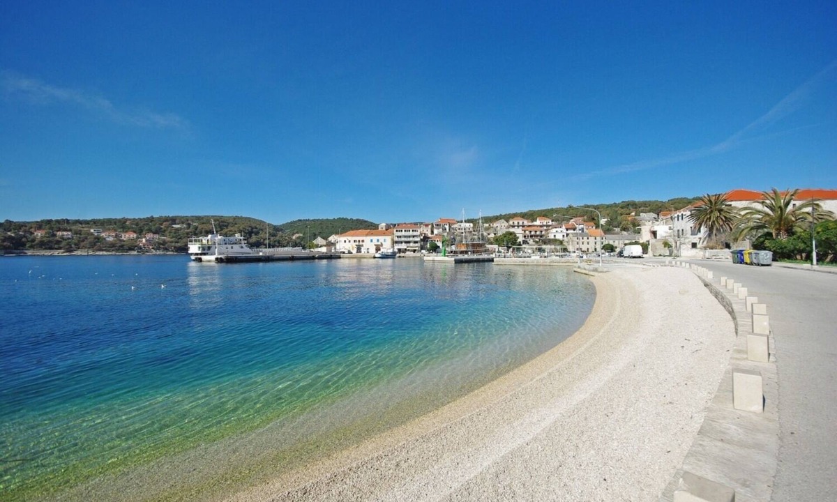 Sumartin Apartment | Apartment Jadrato - 100 m from sea: - Sumartin, Island Brac, Croatia