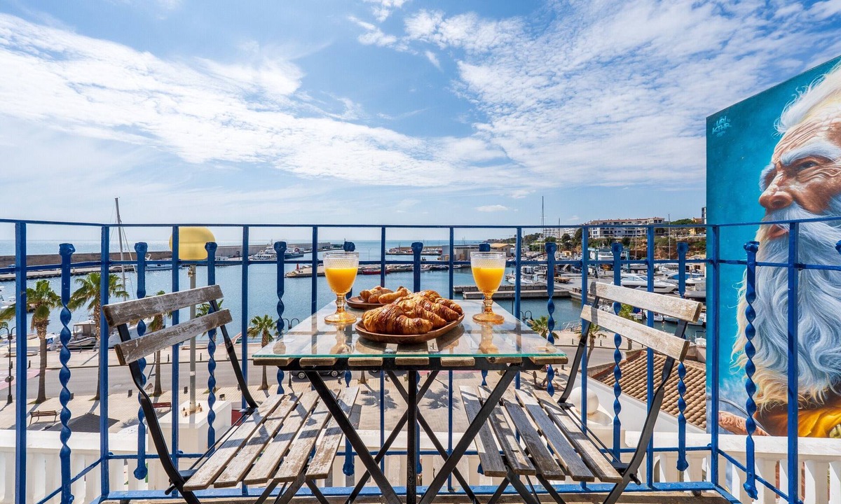Costa Dorada Apartment | Apartment 'Jb' with Sea Views, Wi-Fi and Air Conditioning