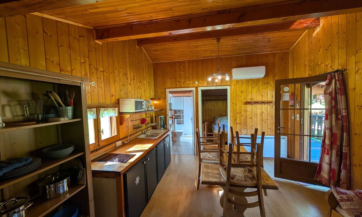 Vaulnaveys-le-Bas Apartment | Apartment 'Jonquille' with Mountain View, Wi-Fi and Air Conditioning