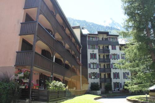 Chamonix City Centre Apartment | Apartment Jonquille 3 - A Comfortable Chamonix Haven