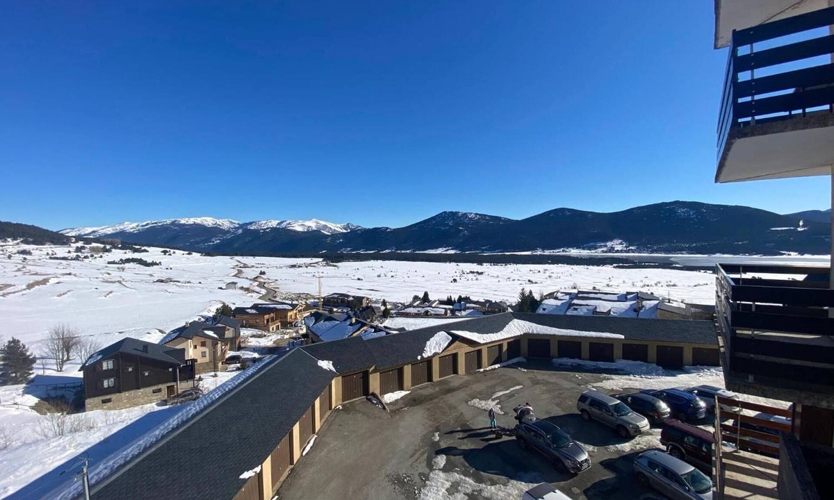 Les Angles Apartment | Apartment "L'Élan" – Modern Comfort 1 km from the Ski Slopes, Balcony and Mountain View