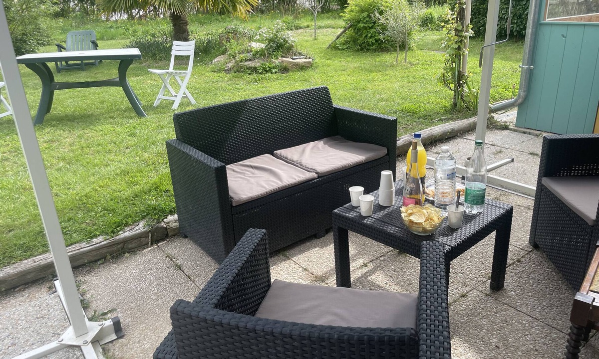 Saumur Val de Loire Apartment | Apartment 'La Pause' with Private Terrace, Shared Garden and Wi-Fi