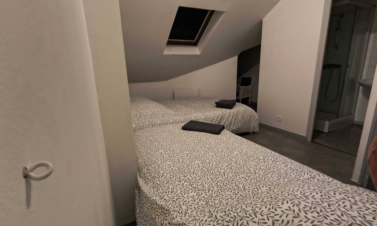 Yvre-l'Eveque Apartment | Apartment la cabane perchée sleeps 9