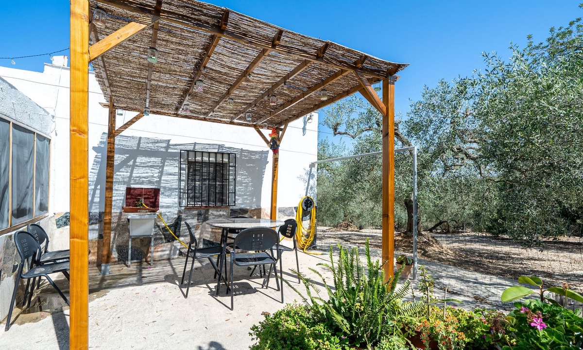 Amposta Ski Chalet | Apartment 'La Caseta Dels Iaios' with Private Terrace, Wi-Fi and Air Conditioning