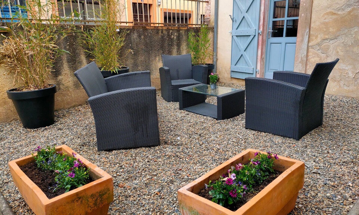 Moissac Apartment | Apartment “La Coquille” with Private Terrace and Wi-Fi